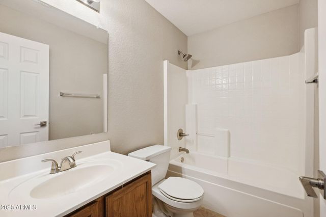 8630 W MARCONI Avenue, Peoria, AZ 85382