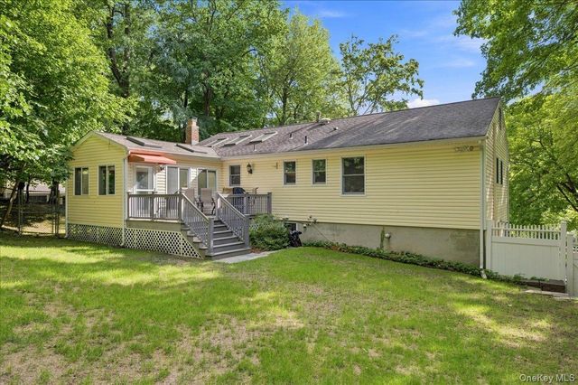 20 Lancaster Lane, Monsey, NY 10952