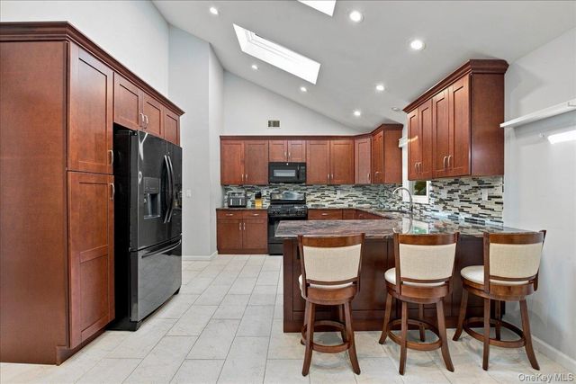 20 Lancaster Lane, Monsey, NY 10952