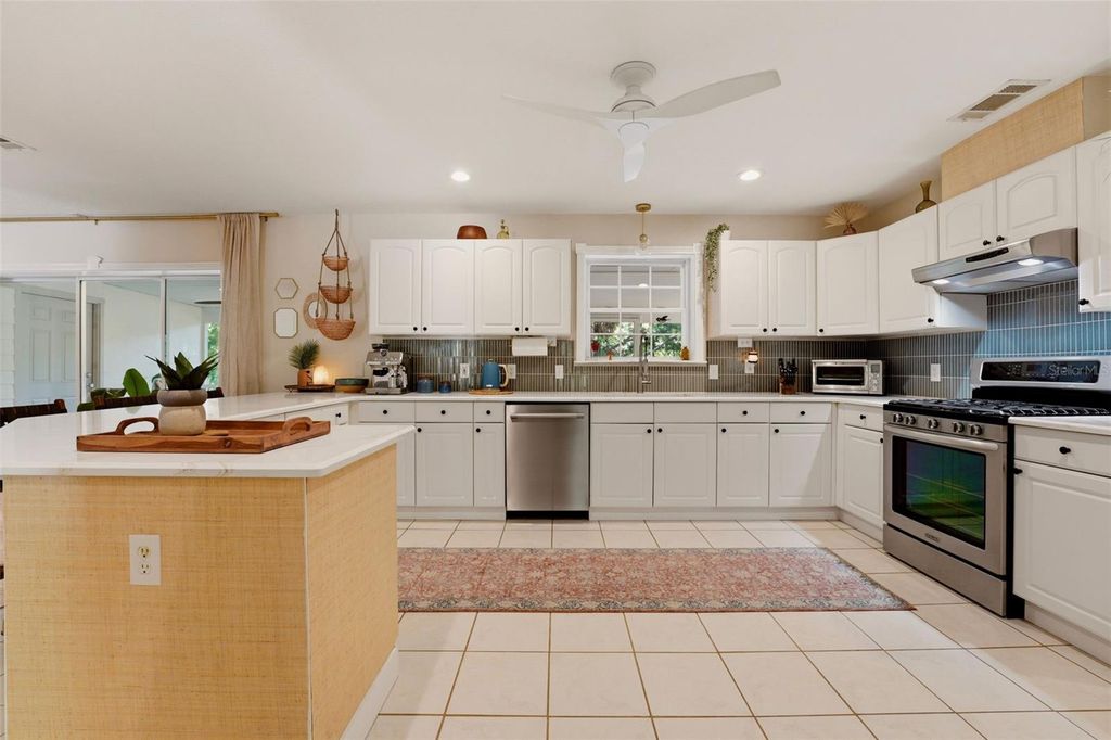 Image 17 of property listing at 5438 COLD SPRING LANE, North Port, FL 34291