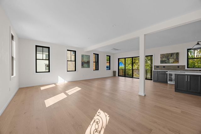 624 Commercial Street, Provincetown, MA 02657