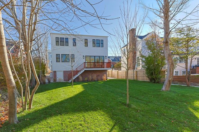 624 Commercial Street, Provincetown, MA 02657