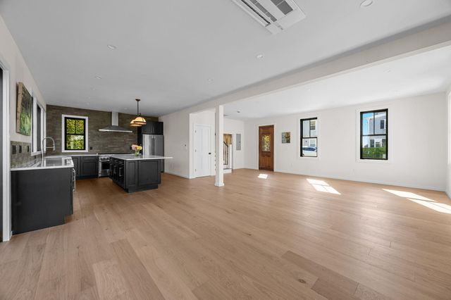 624 Commercial Street, Provincetown, MA 02657