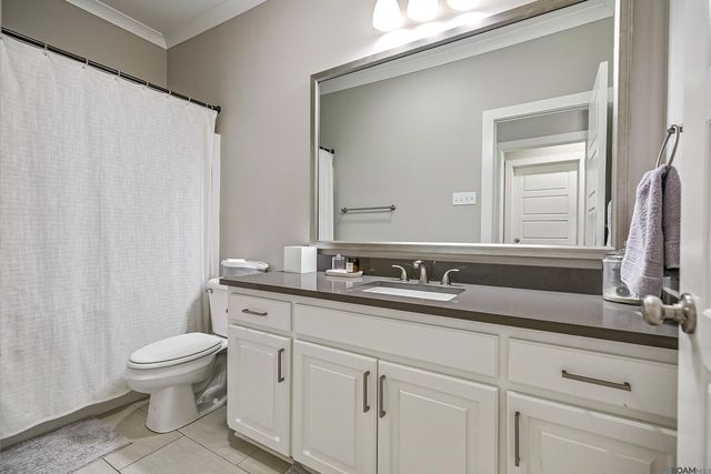 3832 Villa Michel Dr, Baton Rouge, LA 70817