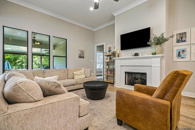 3832 Villa Michel Dr, Baton Rouge, LA 70817