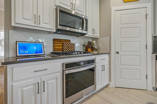 3832 Villa Michel Dr, Baton Rouge, LA 70817
