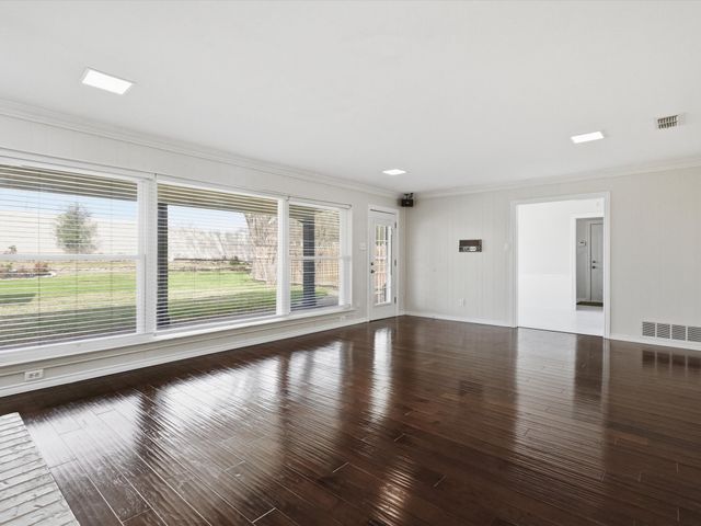 4300 Winding Way, Benbrook, TX 76126