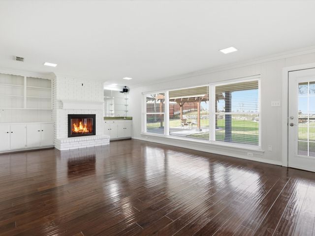 4300 Winding Way, Benbrook, TX 76126