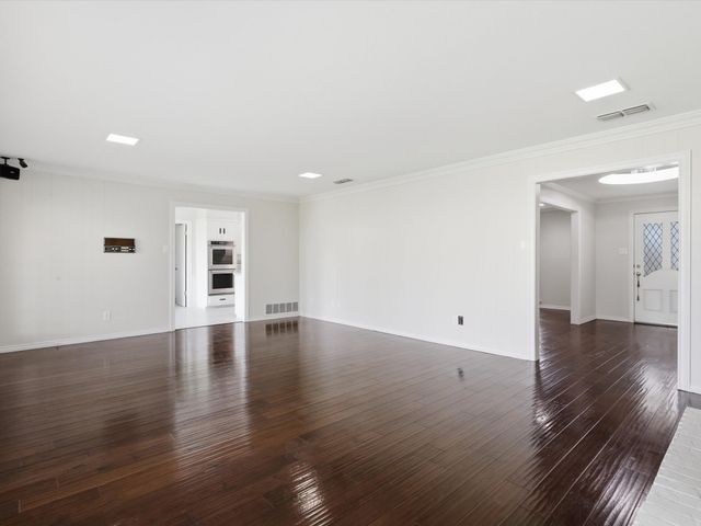 4300 Winding Way, Benbrook, TX 76126