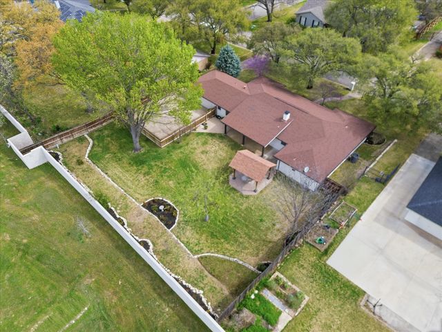 4300 Winding Way, Benbrook, TX 76126