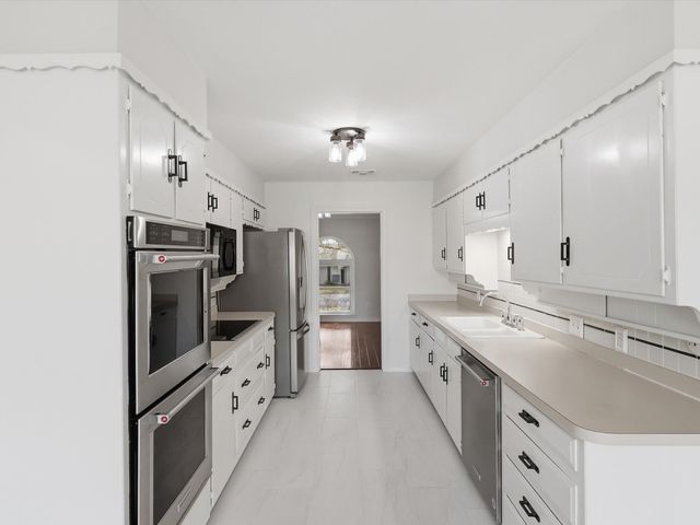 4300 Winding Way, Benbrook, TX 76126