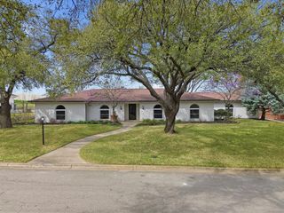 4300 Winding Way, Benbrook, TX 76126