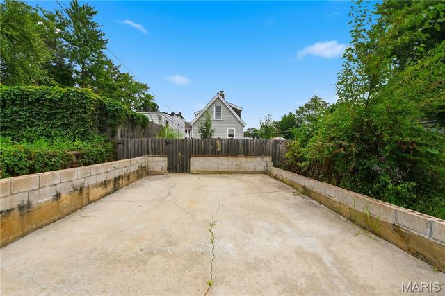 6744 Wise Avenue, St Louis, MO 63139
