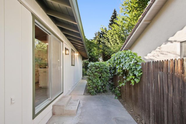 1013 Plum Ln, Davis, CA 95616