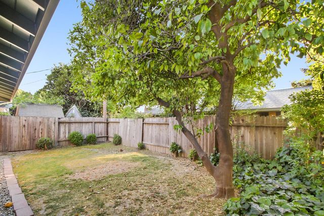 1013 Plum Ln, Davis, CA 95616