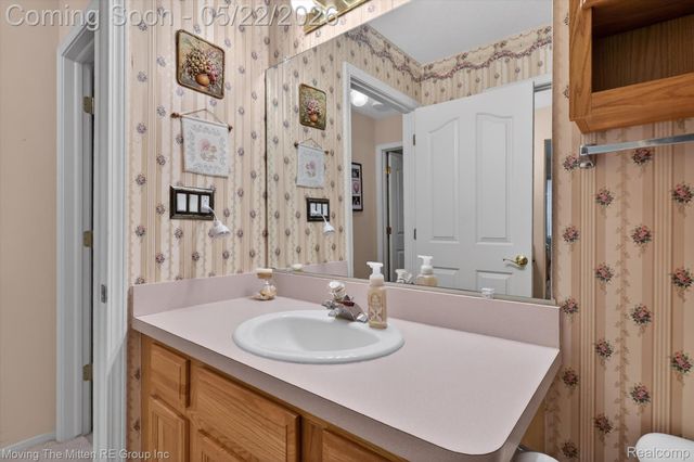 953 N Newburgh Road, Westland, MI 48185