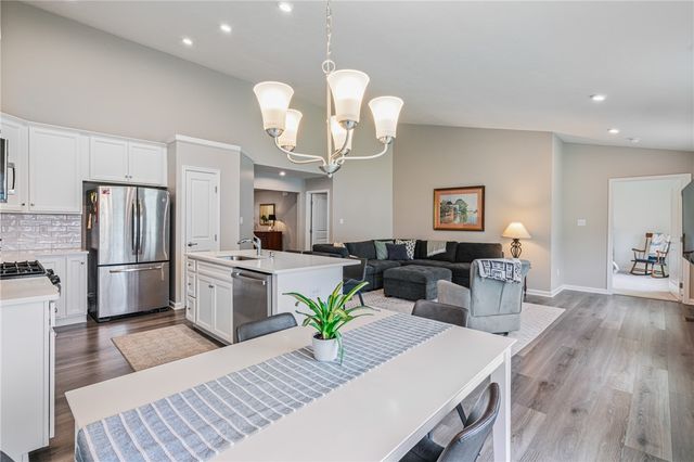 166 Olga Avenue, Robinson Twp, PA 15108