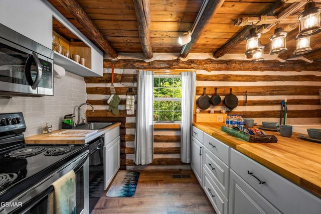 2338 Jims Way, Sevierville, TN 37876