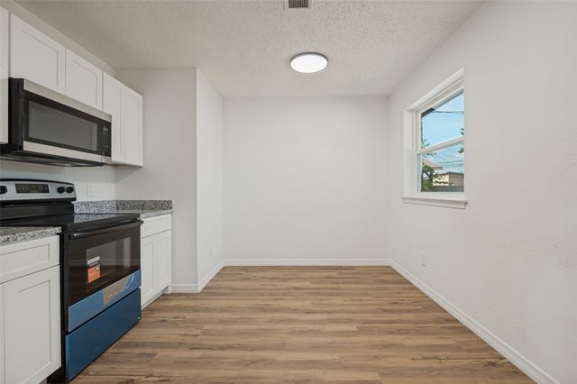 1617 Avenue A, Grand Prairie, TX 75051