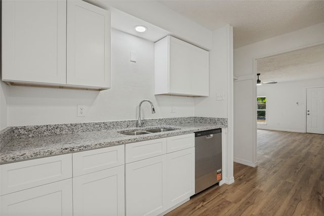 1617 Avenue A, Grand Prairie, TX 75051