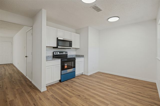 1617 Avenue A, Grand Prairie, TX 75051