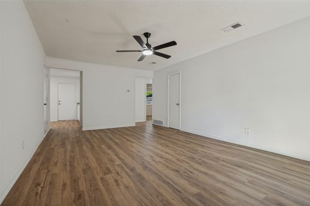 1617 Avenue A, Grand Prairie, TX 75051
