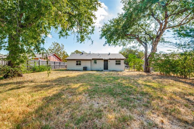 1617 Avenue A, Grand Prairie, TX 75051