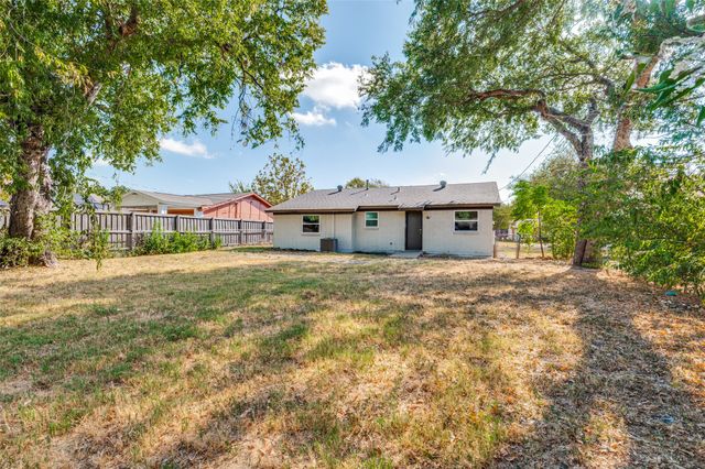1617 Avenue A, Grand Prairie, TX 75051