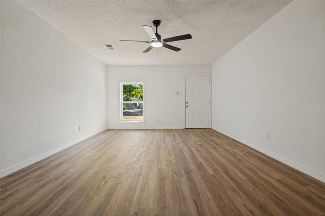 1617 Avenue A, Grand Prairie, TX 75051