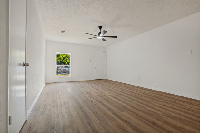 1617 Avenue A, Grand Prairie, TX 75051