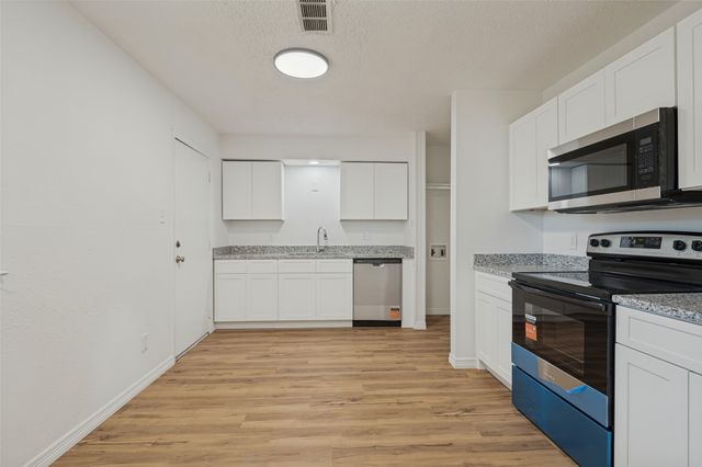 1617 Avenue A, Grand Prairie, TX 75051