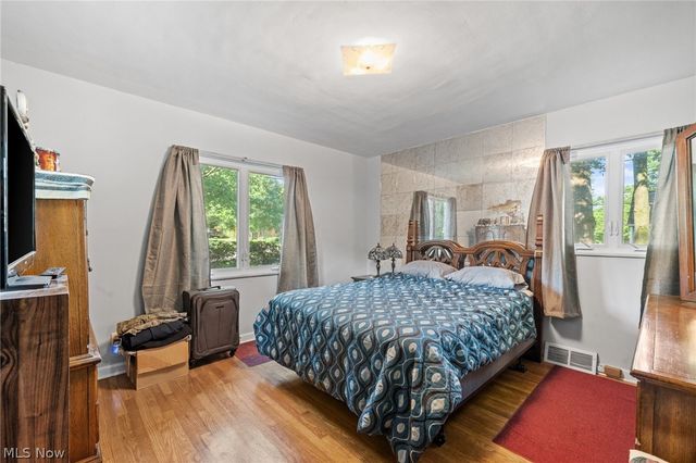 4714 W Ridgewood Drive, Parma, OH 44134
