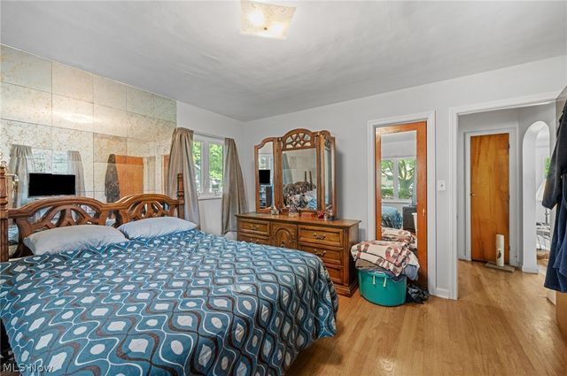 4714 W Ridgewood Drive, Parma, OH 44134