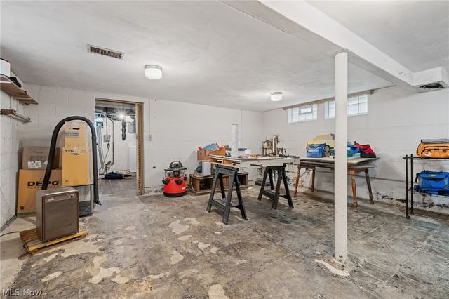 4714 W Ridgewood Drive, Parma, OH 44134