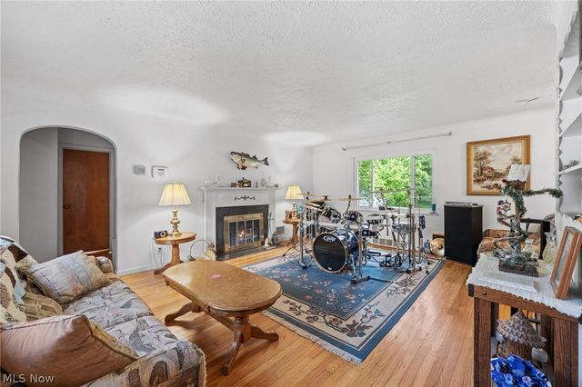 4714 W Ridgewood Drive, Parma, OH 44134