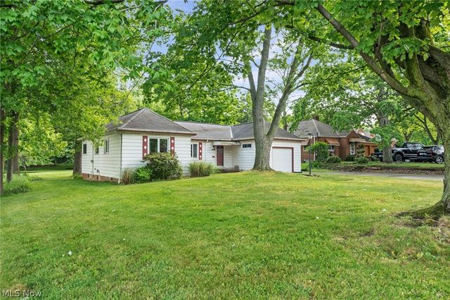4714 W Ridgewood Drive, Parma, OH 44134