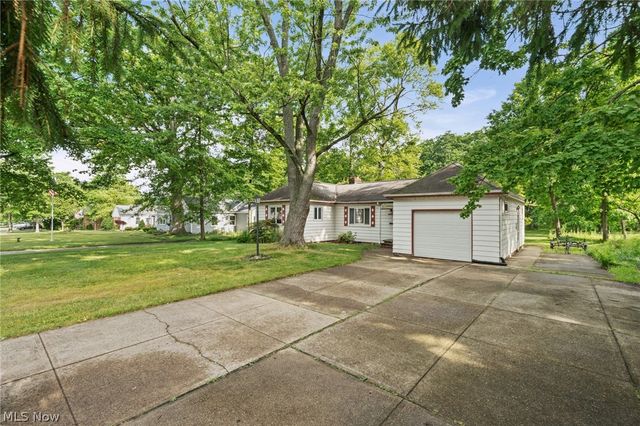 4714 W Ridgewood Drive, Parma, OH 44134