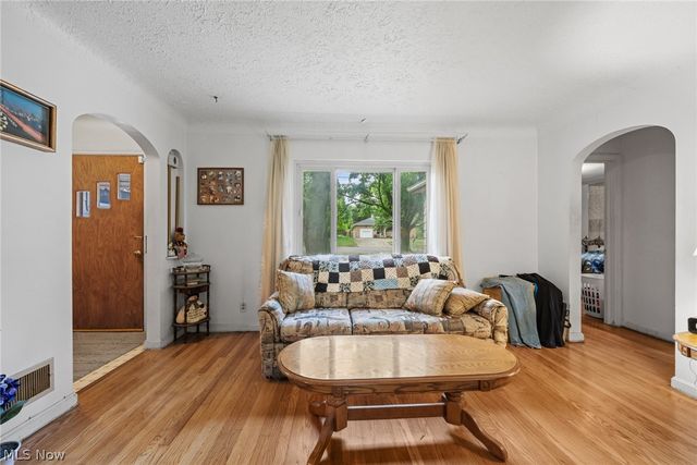 4714 W Ridgewood Drive, Parma, OH 44134