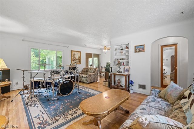 4714 W Ridgewood Drive, Parma, OH 44134