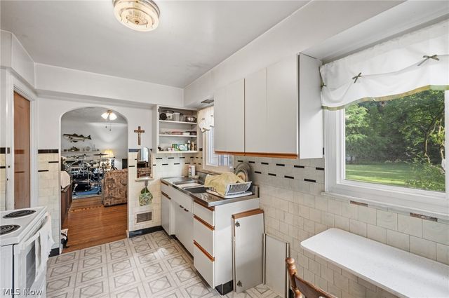 4714 W Ridgewood Drive, Parma, OH 44134