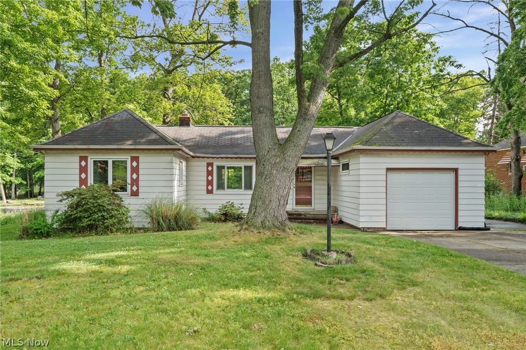 4714 W Ridgewood Drive, Parma, OH 44134