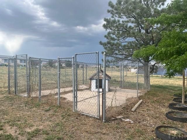 1195 W Meadowmoor Dr, Pueblo West, CO 81007