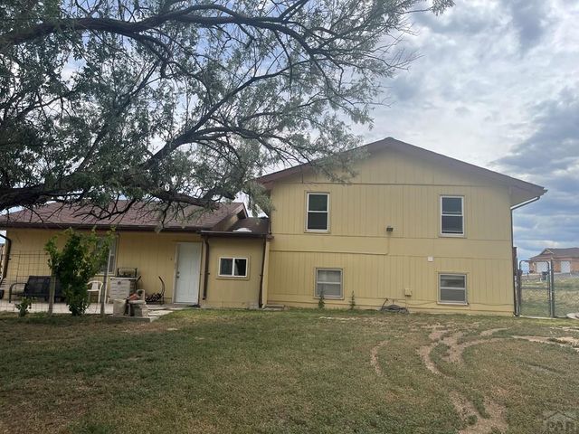 1195 W Meadowmoor Dr, Pueblo West, CO 81007