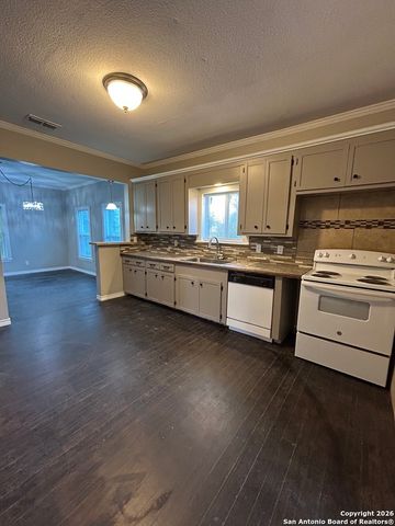 1101 E Crockett, Beeville, TX 78102