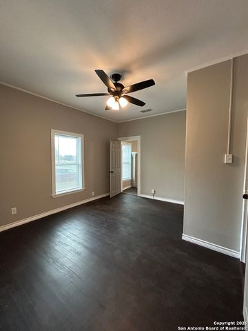 1101 E Crockett, Beeville, TX 78102