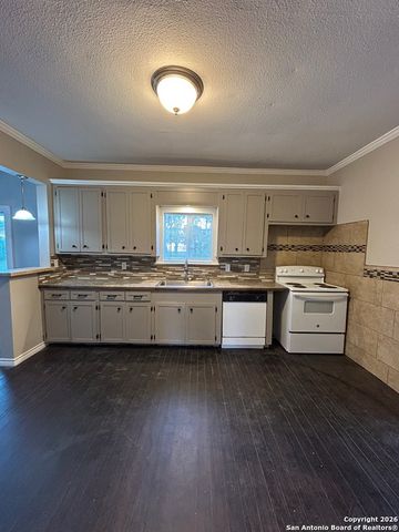 1101 E Crockett, Beeville, TX 78102