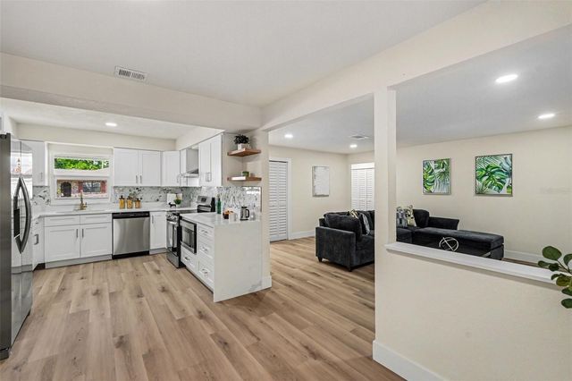 707 QUEENS COURT, Seffner, FL 33584