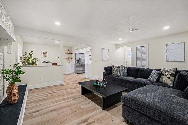 707 QUEENS COURT, Seffner, FL 33584