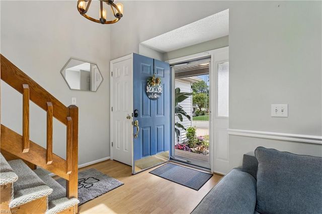 802 Thimbleby DR, Newport News, VA 23608