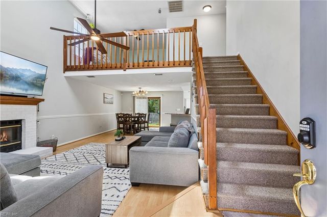 802 Thimbleby DR, Newport News, VA 23608